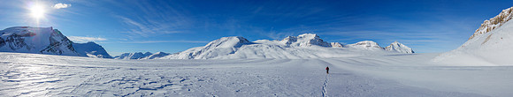 Skiing across the western plateau towards Collie, Chapel and Ayesha.