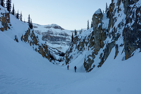 Skiing the canyon under Vulture Peak.