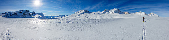 Skiing across the western plateau towards Collie, Chapel and Ayesha.