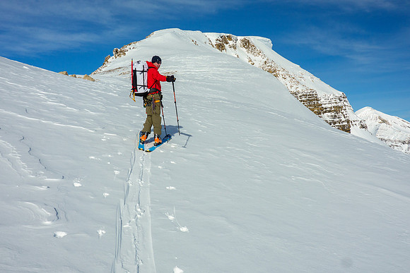 Skiing up the south ridge of Chapel Peak.