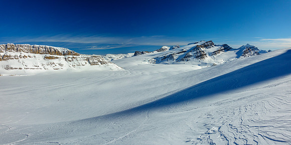 Skiing back onto the western plateau under Habel and Rhondda.