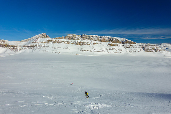 Skiing back onto the western plateau under Habel and Rhondda.