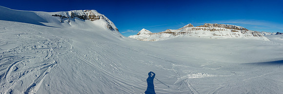 A last look at the NE ascent slope (L) and the western plateau.