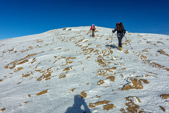 Scrambling to the summit of Chapel Peak.