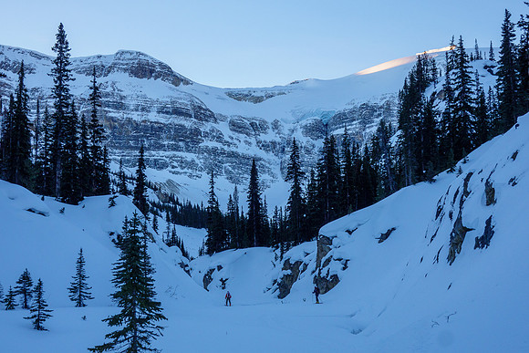 Skiing the canyon under Vulture Peak.
