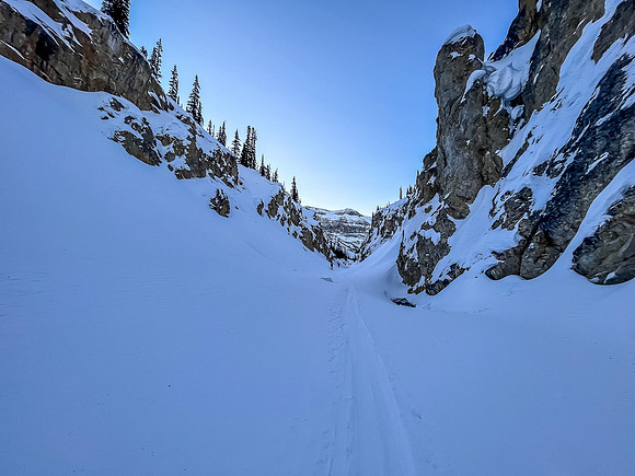 Skiing the canyon under Vulture Peak.