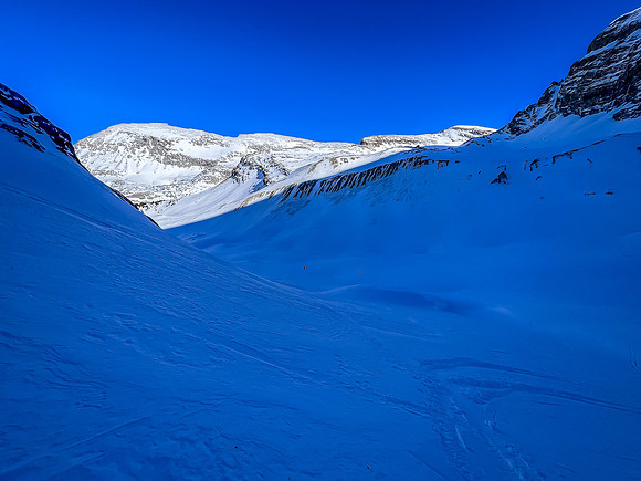 Skiing back onto the western plateau under Habel and Rhondda.