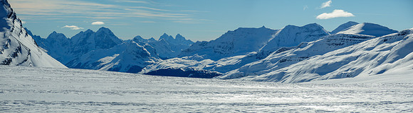 Views off the western plateau towards Mount Stephen, the Goodsir Towers and The Presidents (R).