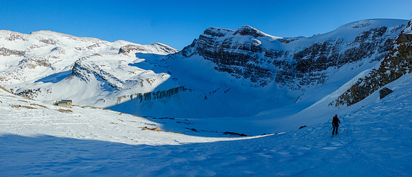 Descending past Bow Hut.