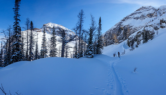 Skins back on, traversing back up to the Boom Col.
