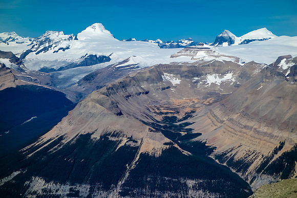 Clemenceau, King Edward, the mighty Mount Columbia (L), tiny Castleguard in the foreground and the always impressive South and North Twin in the background.