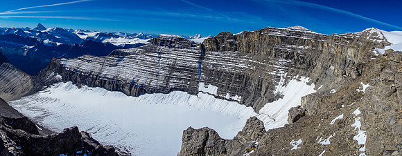 The impressive cwm funneling into the Lyell approach valley from the south end of the Monchy Icefield.