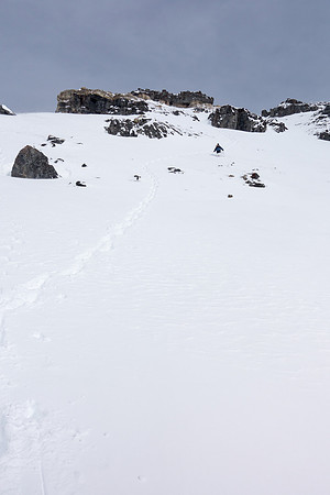 Wietse plunge-steps the snow slope above me.
