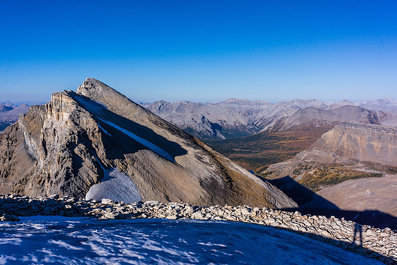 Kev heads down to the Strom col with Wedgewood at left.