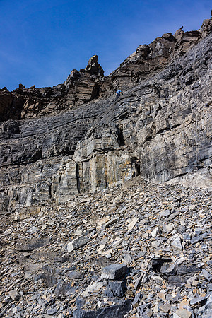 There are many of these small but extremely loose cliff bands to negotiate coming down Lunette.