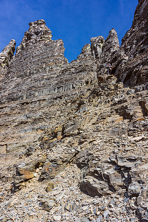 Kev works his way down along the gully separating Assiniboine and Lunette.