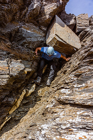 We ducked under this chockstone descending from Lunette.