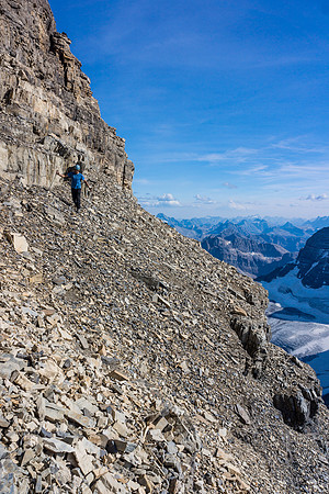 Traversing back to the SW face from Lunette.