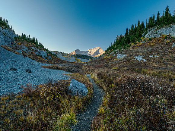 Hiking from Wonder Pass to Og Lake.