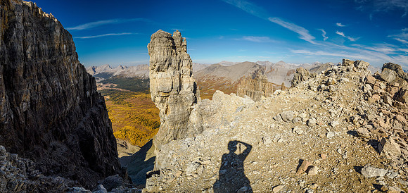 Scrambling the upper SE ridge of The Towers.