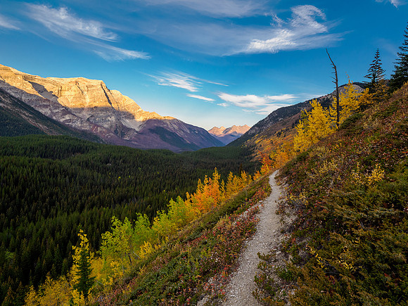 Hiking from Og Lake to Citadel Pass.