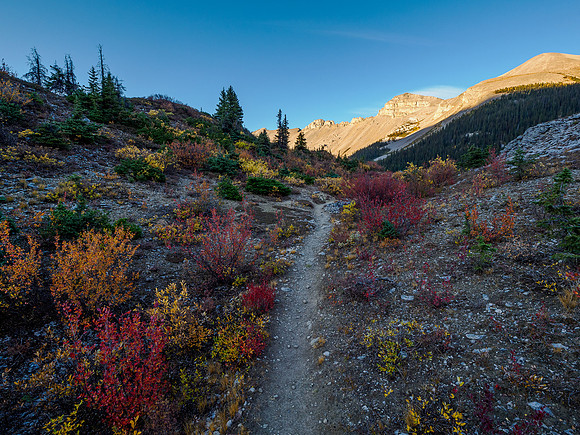 Hiking from Wonder Pass to Og Lake.