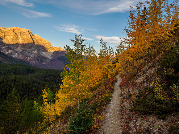 Hiking from Og Lake to Citadel Pass.