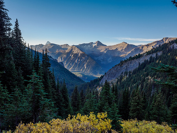 Hiking from Og Lake to Citadel Pass.