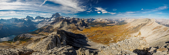 Views to Eon, Aye, Lunette, Assiniboine, Magog, Towers, Terrapin, Naiset over Wonder Pass.