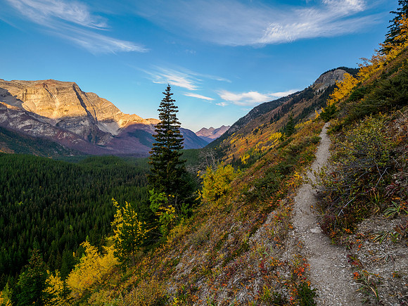 Hiking from Og Lake to Citadel Pass.