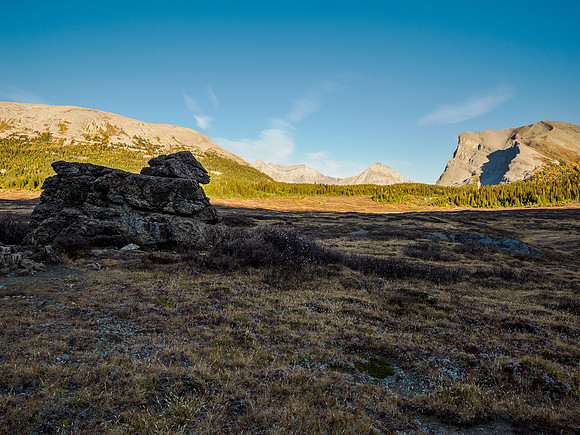 Hiking from Wonder Pass to Og Lake.