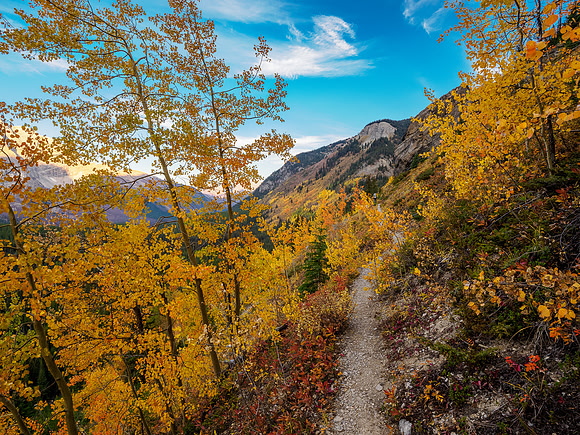 Hiking from Og Lake to Citadel Pass.