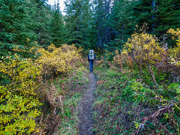 Hiking from Og Lake to Citadel Pass.