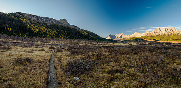 Hiking from Wonder Pass to Og Lake.