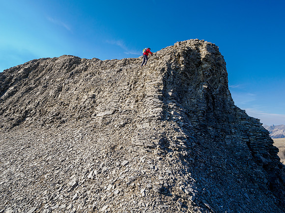 Traversing back from Gibraltar Rock to Mount Cautley.