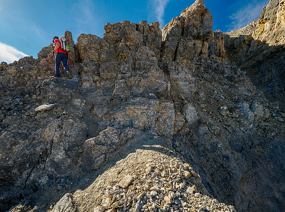 Scrambling the upper SE ridge of The Towers.
