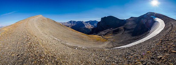 Traversing the north ridge from Cascade Rock to Mount Cautley.