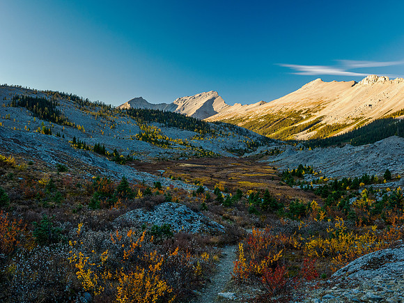 Hiking from Wonder Pass to Og Lake.