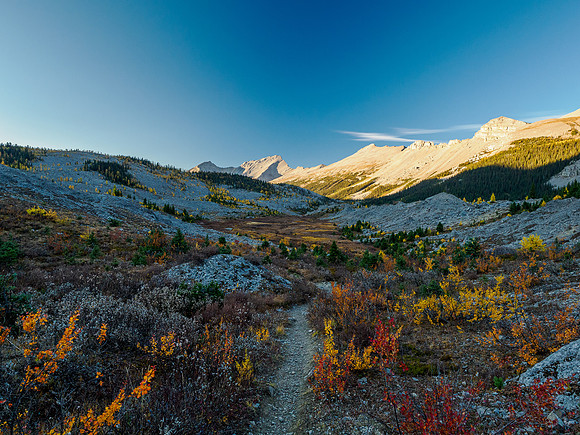 Hiking from Wonder Pass to Og Lake.