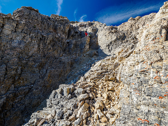 Scrambling the upper SE ridge of The Towers.