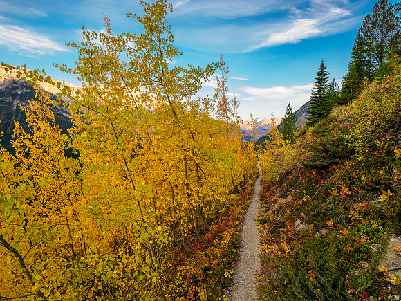 Hiking from Og Lake to Citadel Pass.