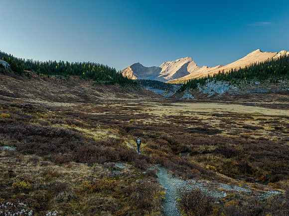 Hiking from Wonder Pass to Og Lake.
