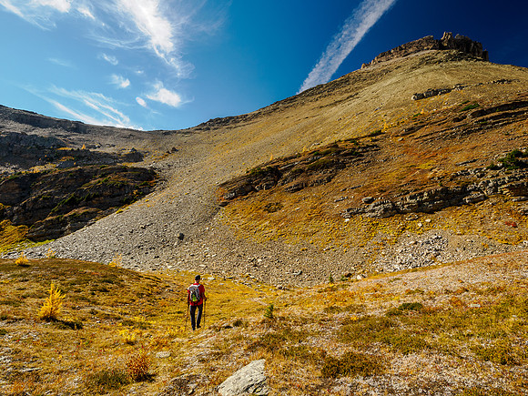 Traversing the SE bowl of The Towers to the SE ridge.