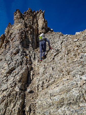 Scrambling to the summit of Wonder Peak.
