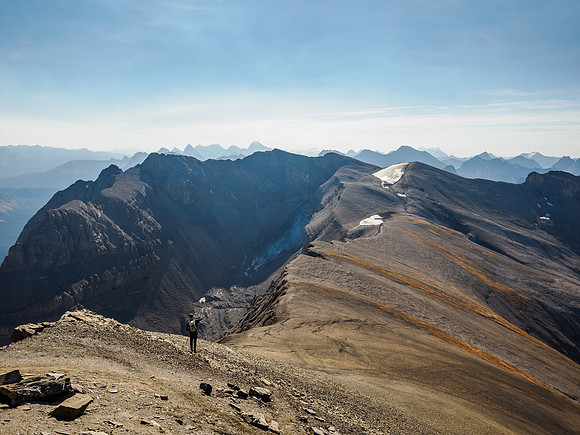 Traversing from Mount Cautley to Ely's Dome.