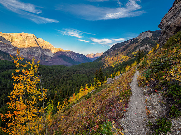 Hiking from Og Lake to Citadel Pass.