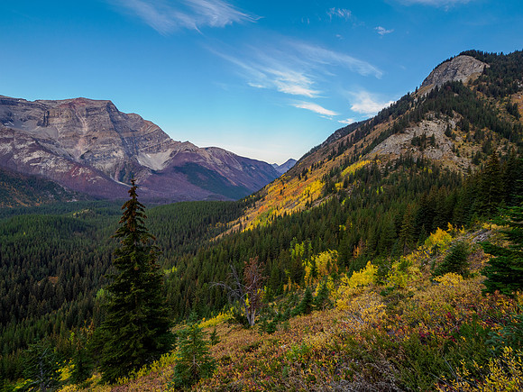 Hiking from Og Lake to Citadel Pass.