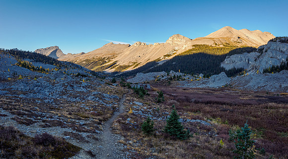 Hiking from Wonder Pass to Og Lake.