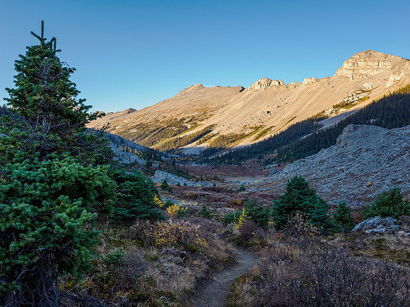 Hiking from Wonder Pass to Og Lake.