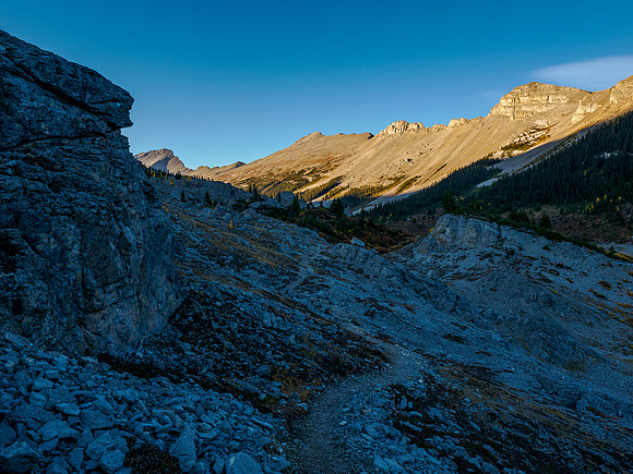 Hiking from Wonder Pass to Og Lake.